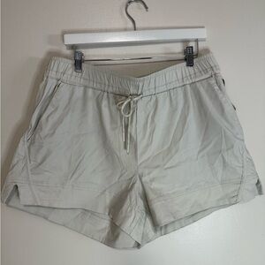 Avalanche NWT Women's Cream/gray lightweight Shorts in size XL